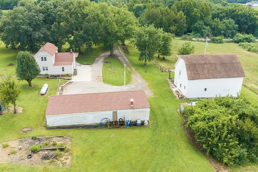18500 Hollingsworth Road, Tonganoxie, KS 66086 - #3