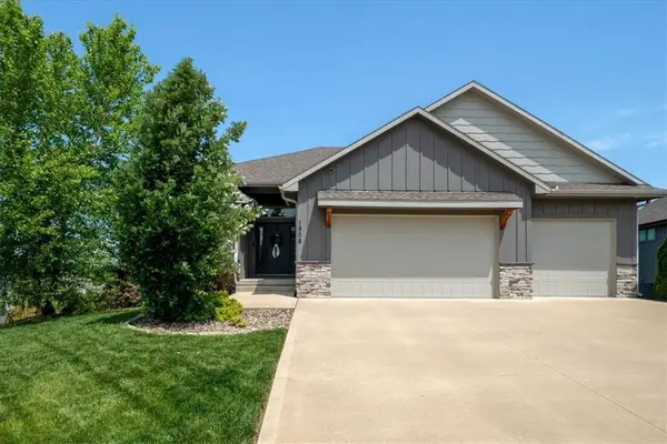 1908 NE Catalina Avenue, Lee's Summit, MO 64064