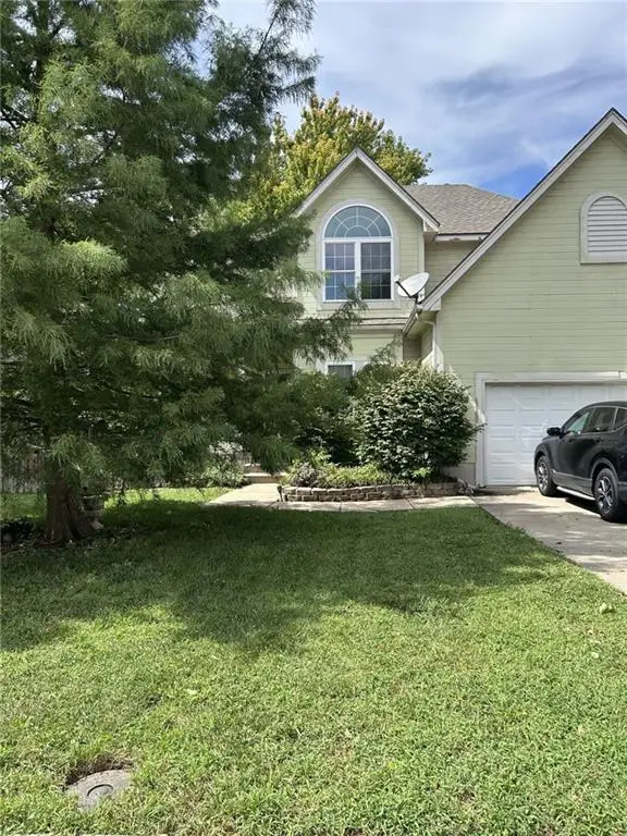 978 E Pineview Street, Olathe, KS 66061