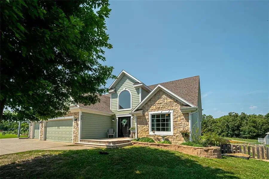 1581 Shawnee Road, Pomona, KS 66076 - #2