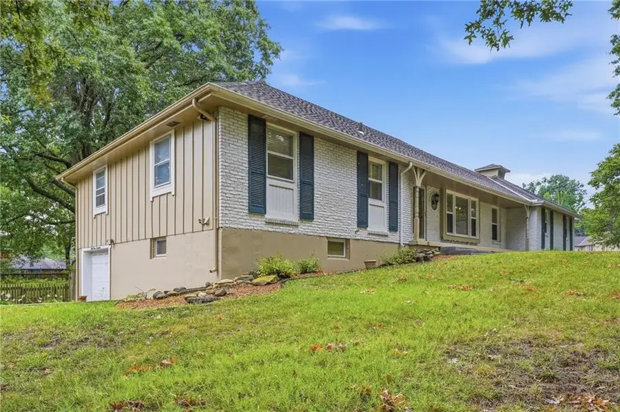 6317 Sterling Avenue, Raytown, MO 64133 - #3