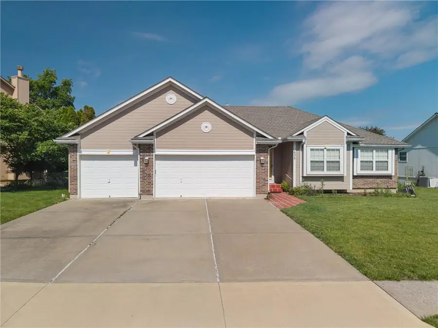608 Lakeview Drive, Grain Valley, MO 64029 - #2