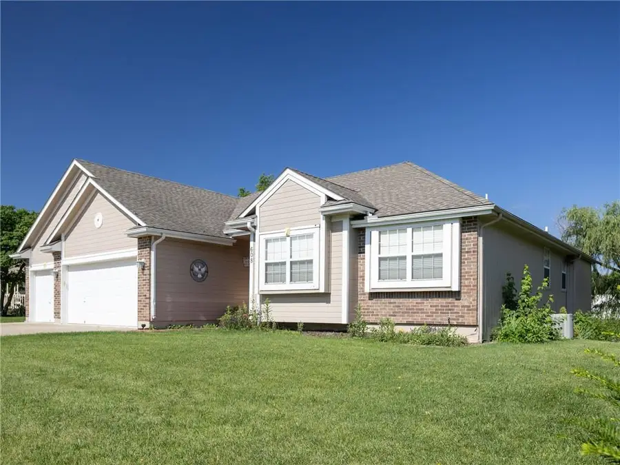 608 Lakeview Drive, Grain Valley, MO 64029 - #3