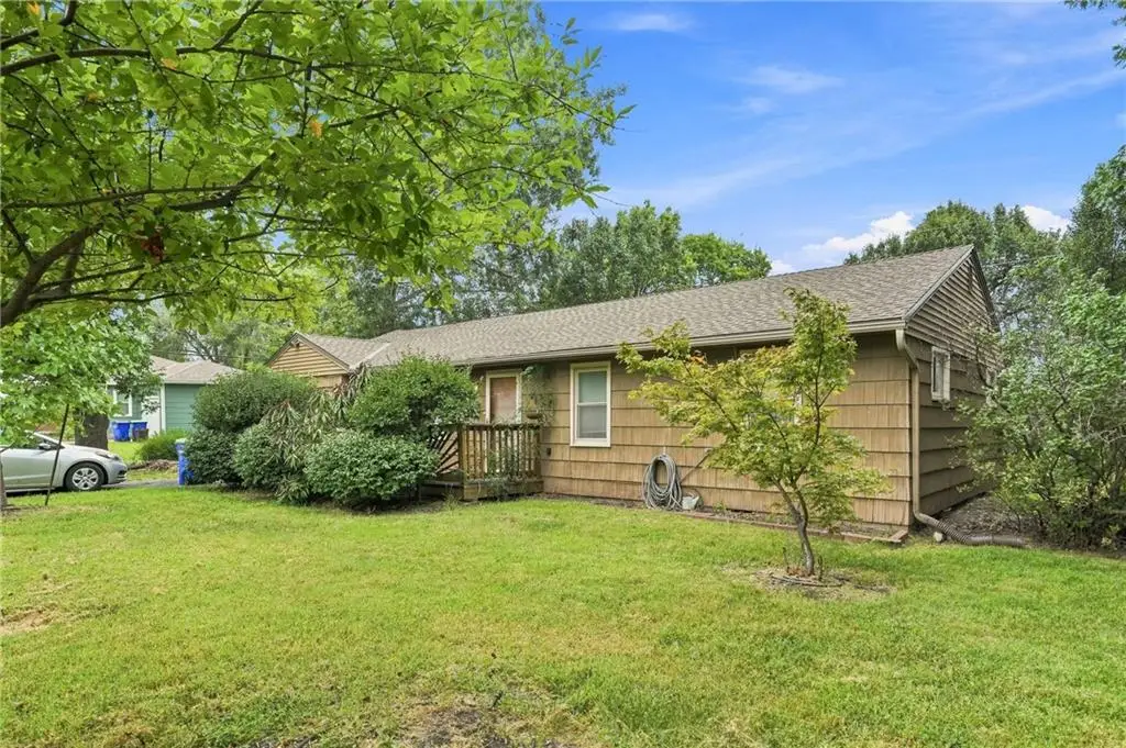 142 W Shawnee Street, Gardner, KS 66030 - #1
