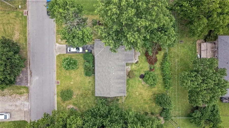142 W Shawnee Street, Gardner, KS 66030 - #2