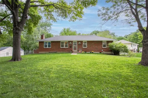 6443 Larsen Lane, Shawnee, KS 66203