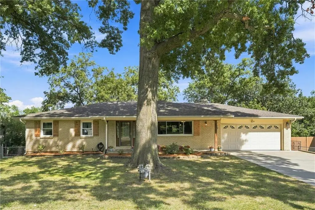 743 Linda Lane, Bonner Springs, KS 66012 - #1