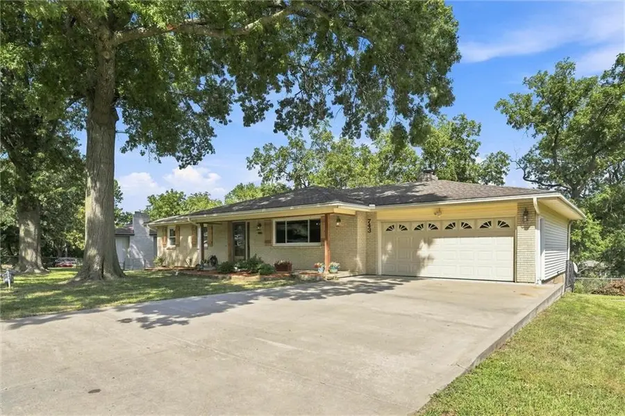 743 Linda Lane, Bonner Springs, KS 66012 - #2