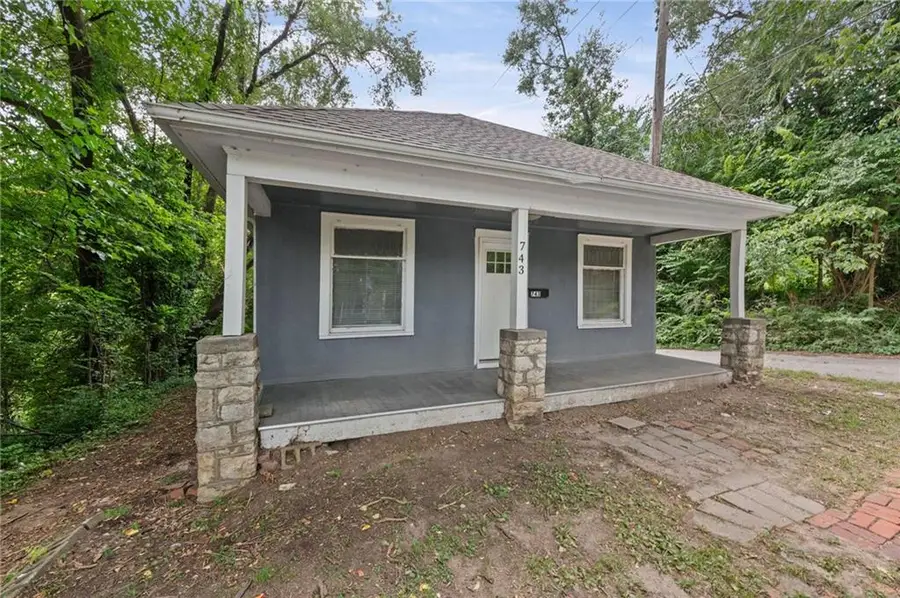 743 Kickapoo Street, Leavenworth, KS 66048 - #3