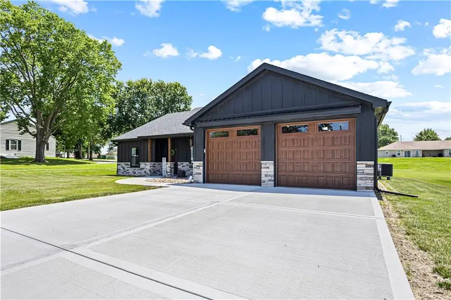 1301 W 4th Street, Cameron, MO 64429 - #2