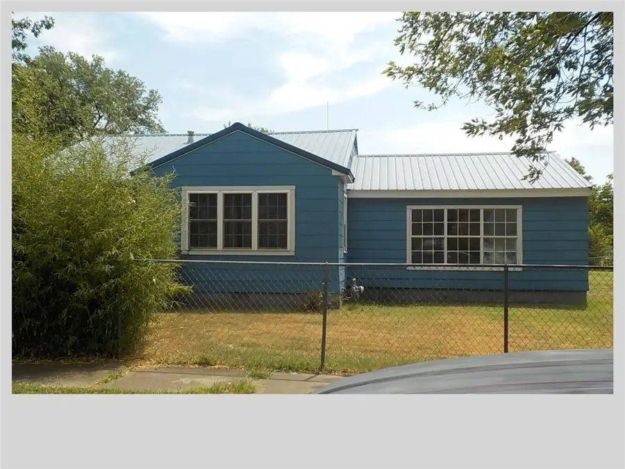 307 W North Street, Coffeyville, KS 67337 - #2