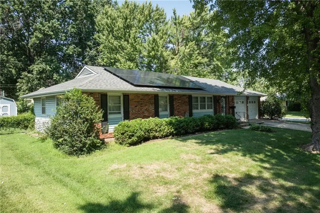 110 S Queen Ridge Drive, Independence, MO 64050 - #1