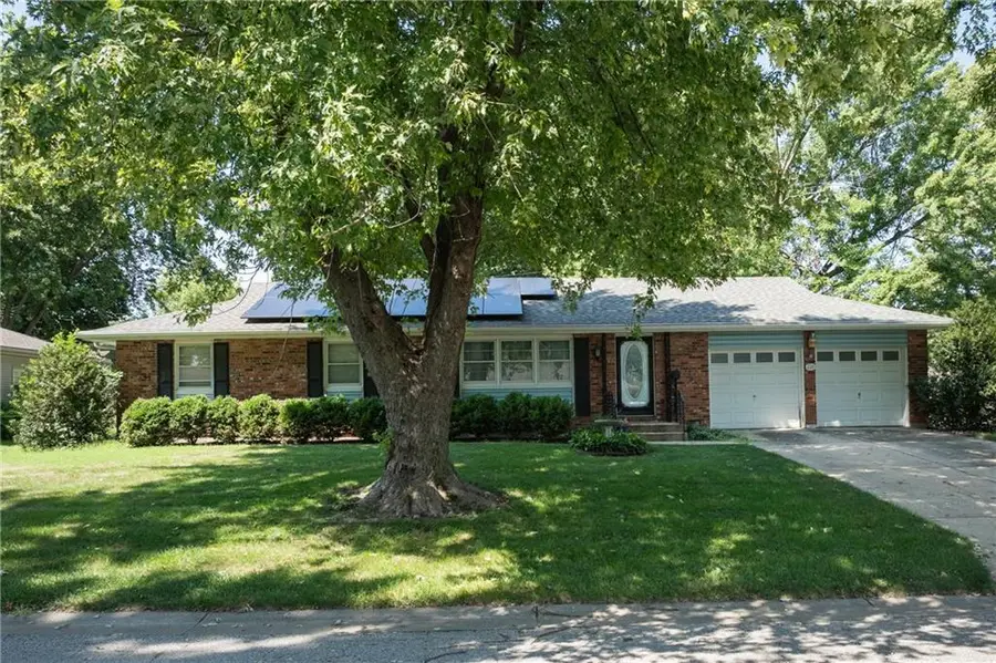 110 S Queen Ridge Drive, Independence, MO 64050 - #2