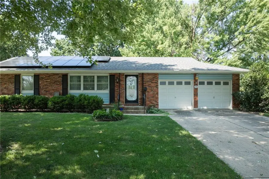 110 S Queen Ridge Drive, Independence, MO 64050 - #3