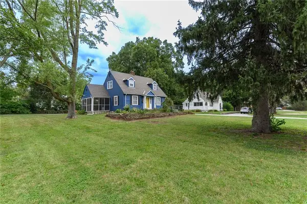 6842 Metcalf Avenue, Overland Park, KS 66204