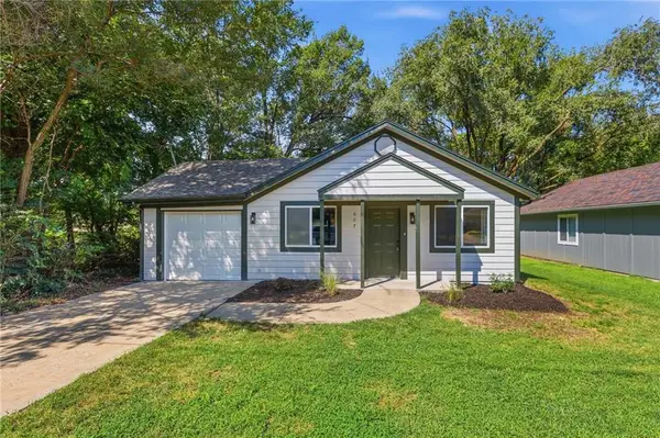 607 N Chestnut Street, Olathe, KS 66061