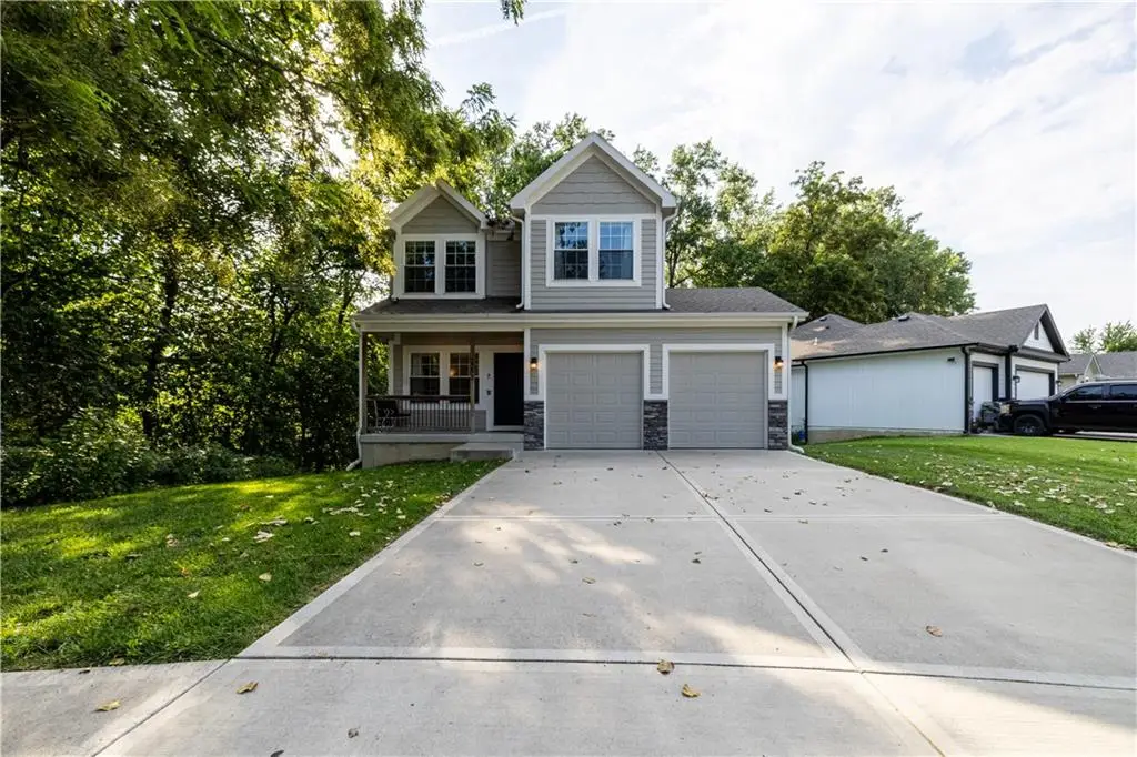 2202 N Woodsbury Road, Independence, MO 64058 - #1
