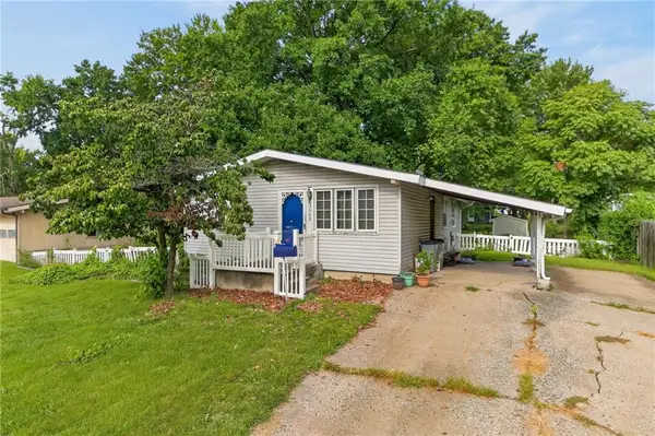 5902 N Garfield Avenue, Kansas City, MO 64118