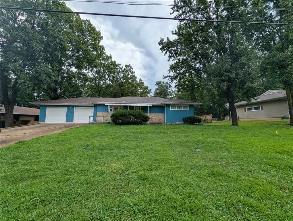 3511 S Northern Avenue, Independence, MO 64052 - #1