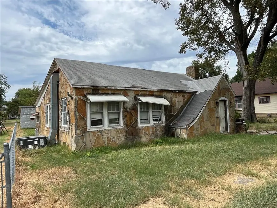 533 S Indiana Avenue, Columbus, KS 66725 - #2