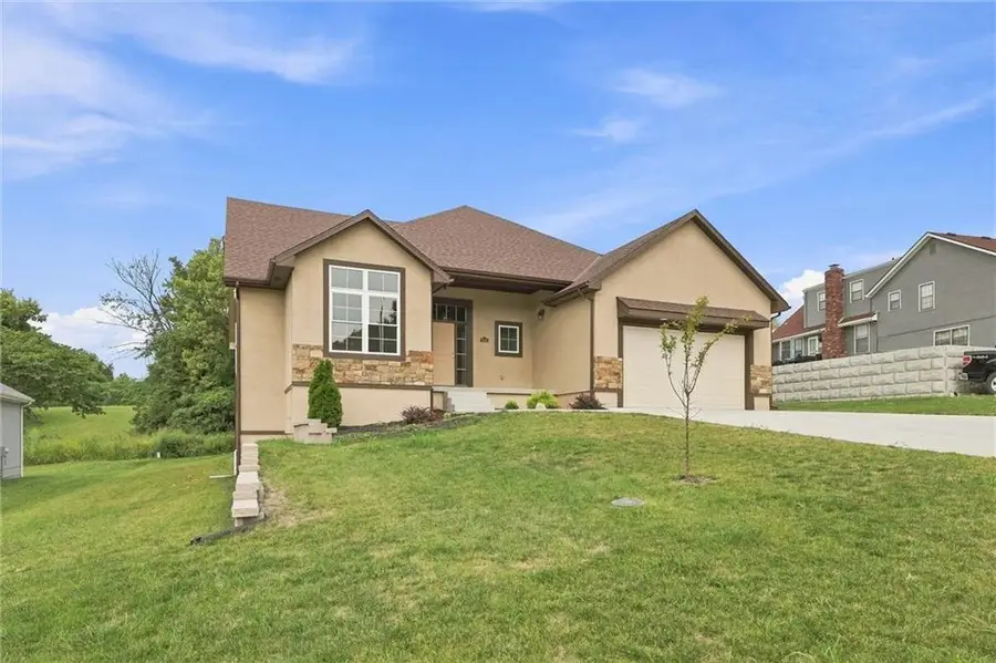 7402 Palmer Avenue, Kansas City, MO 64133 - #3