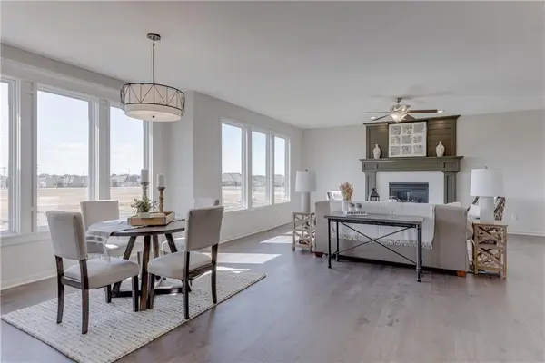 17081 W 164th Terrace, Olathe, KS 66062
