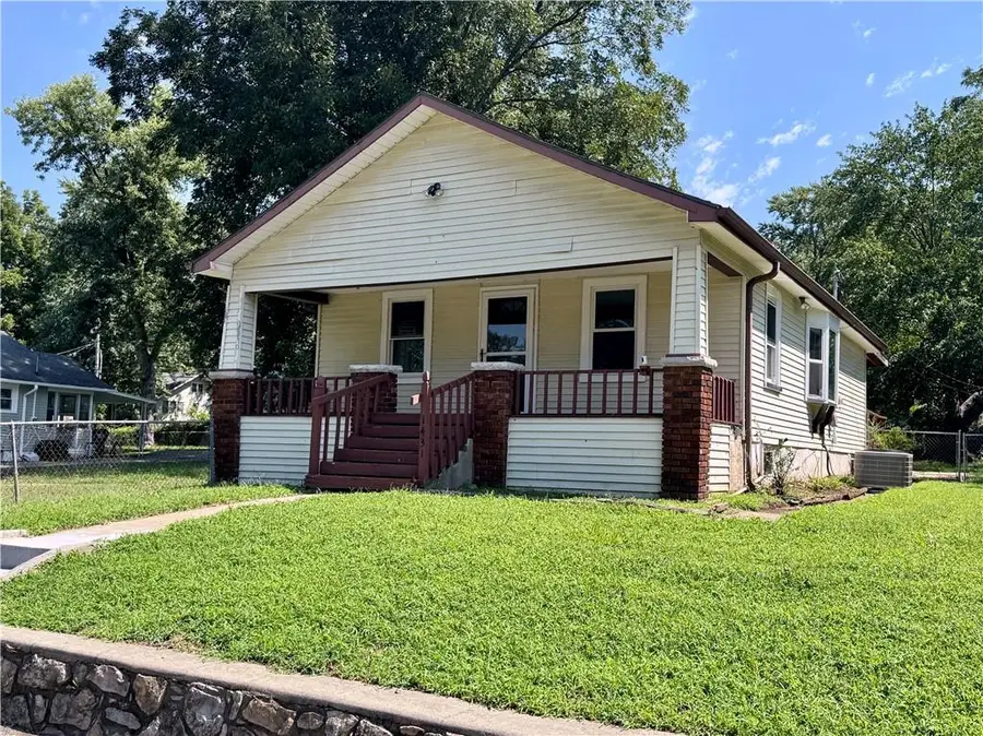 1431 S Hardy Avenue, Independence, MO 64052 - #2