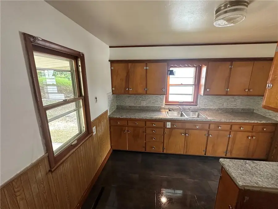 1906 S 22nd Street, Saint Joseph, MO 64507 - #2