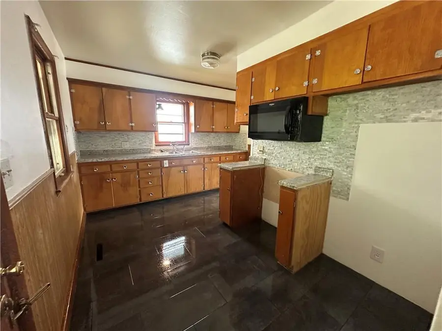 1906 S 22nd Street, Saint Joseph, MO 64507 - #3