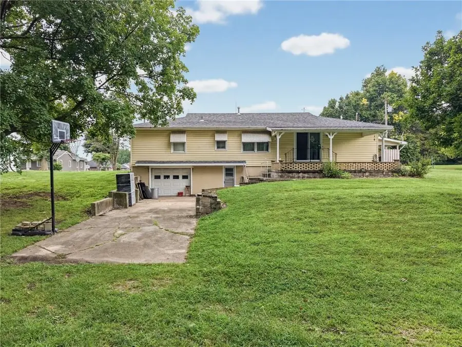 1412 N Main Street, Carrollton, MO 64633 - #2