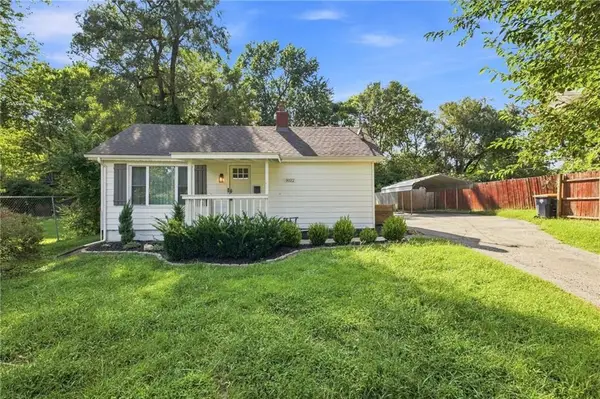 9022 Grand Avenue, Kansas City, MO 64114