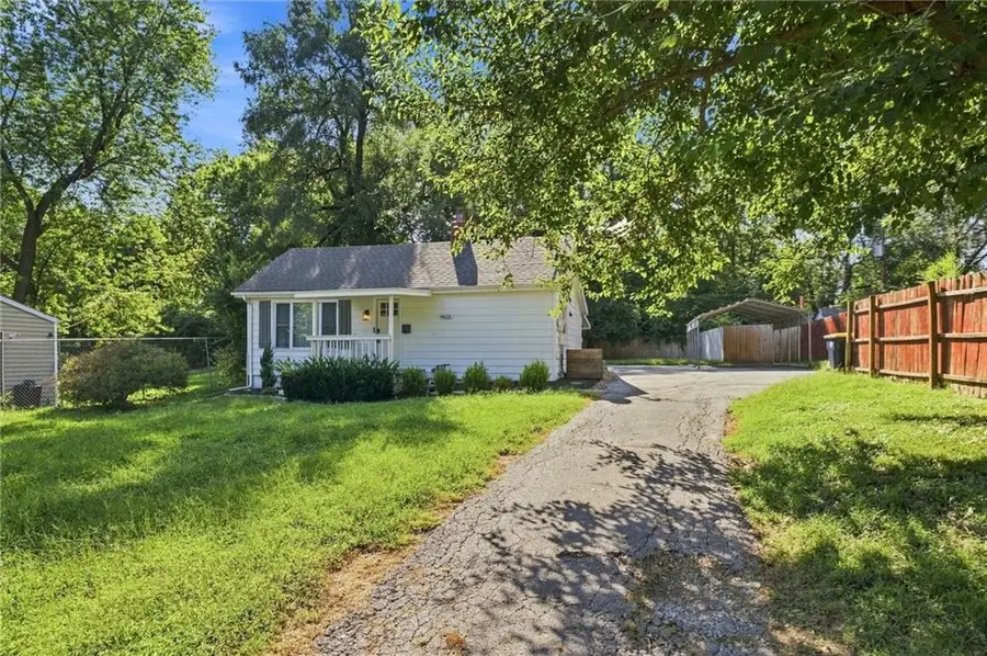 9022 Grand Avenue, Kansas City, MO 64114 - #2