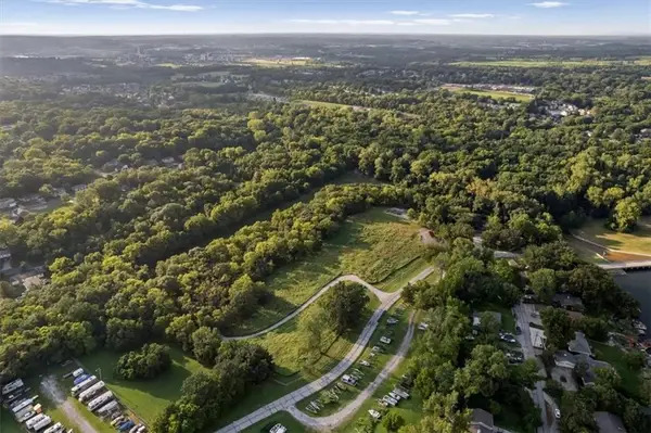 267 & 266 SW Tapawingo Lane, Blue Springs, MO 64015
