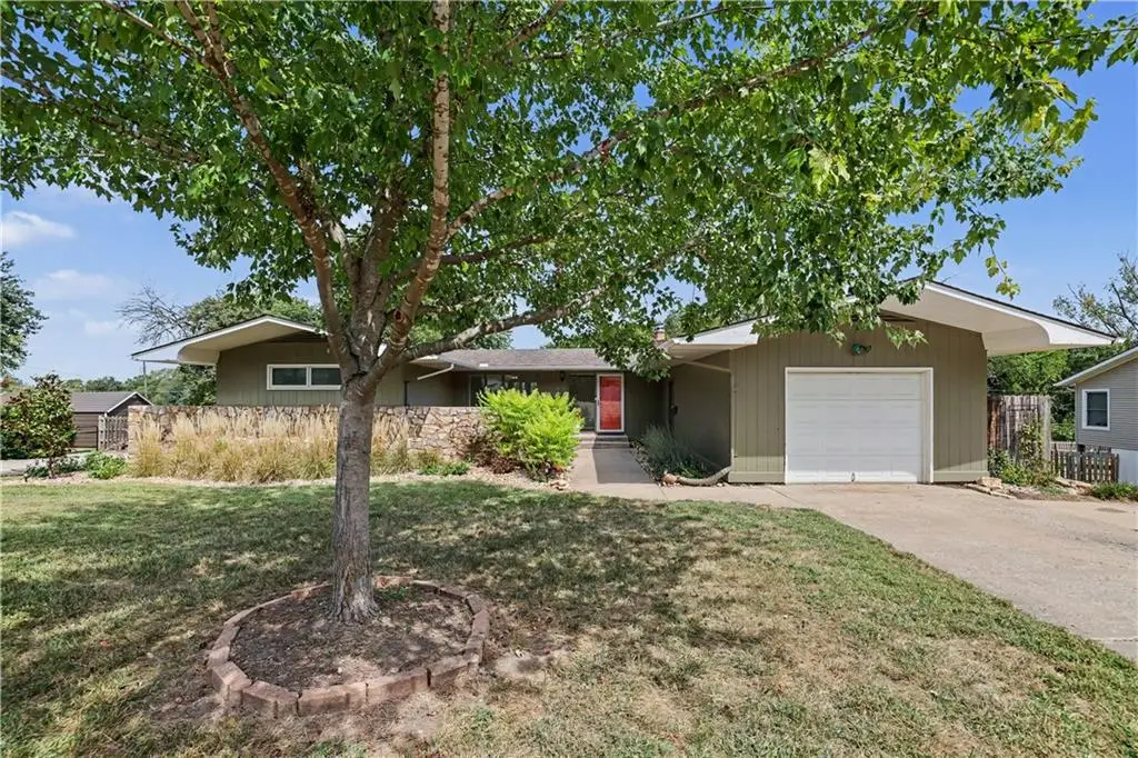 16 Overhill Drive, Paola, KS 66071 - #1