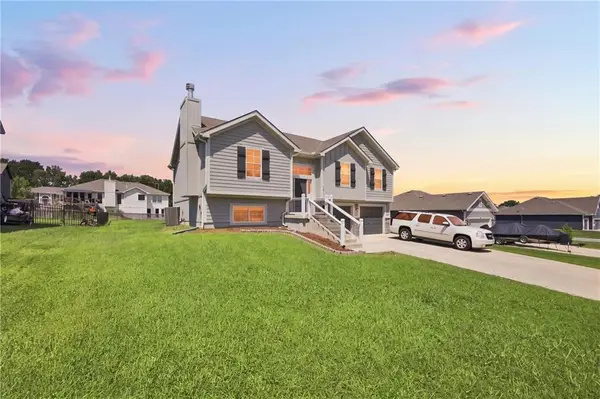 20124 W 221st Street, Spring Hill, KS 66083