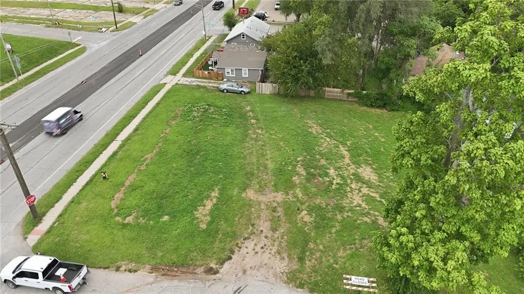 1312 E 23rd Street S, Independence, MO 64055 - #1