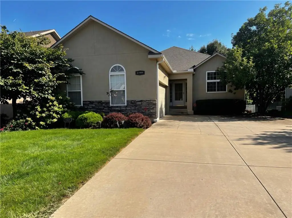 21999 W 121st Street, Olathe, KS 66061 - #1