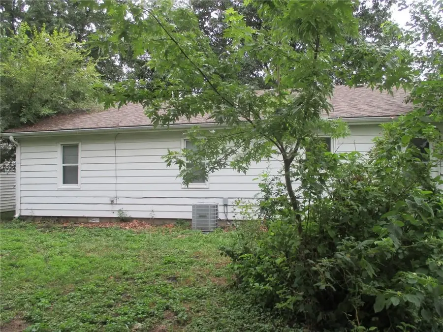 516 Seargent Avenue, Marshall, MO 65340 - #2