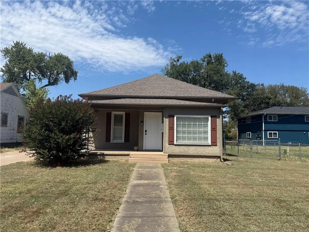 706 W 1st Street, Coffeyville, KS 67337 - #1