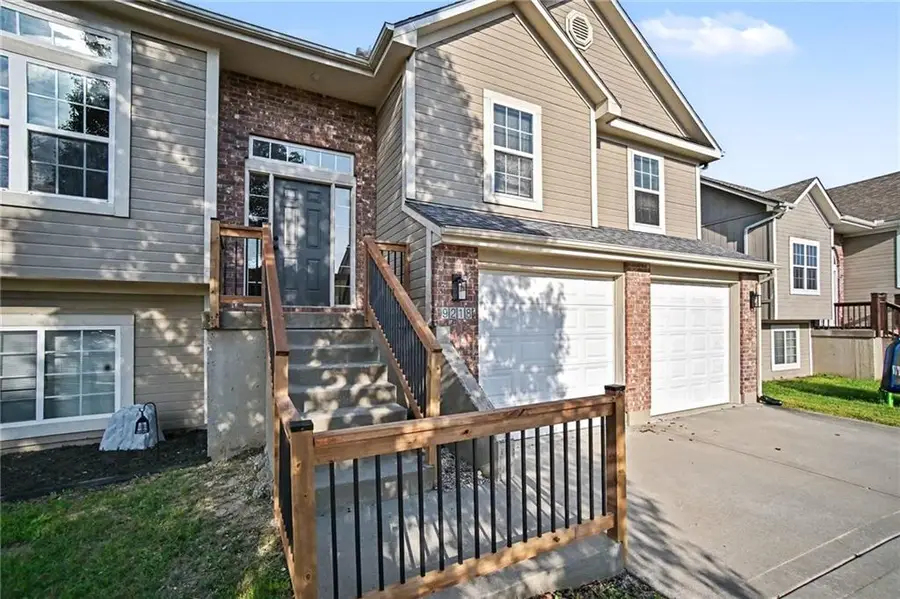 9218 N Kirkwood Avenue, Kansas City, MO 64154 - #2