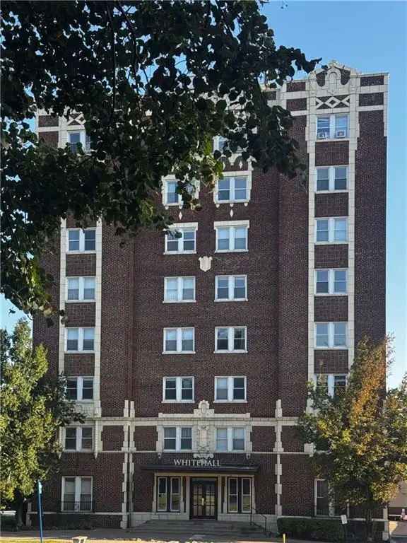 323 E Emanuel Cleaver Ii Boulevard #3E, Kansas City, MO 64112 - #2