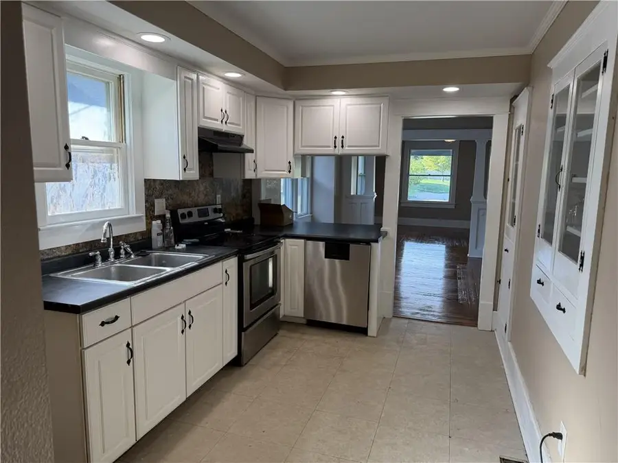 311 W Grand Street, Gallatin, MO 64640 - #2