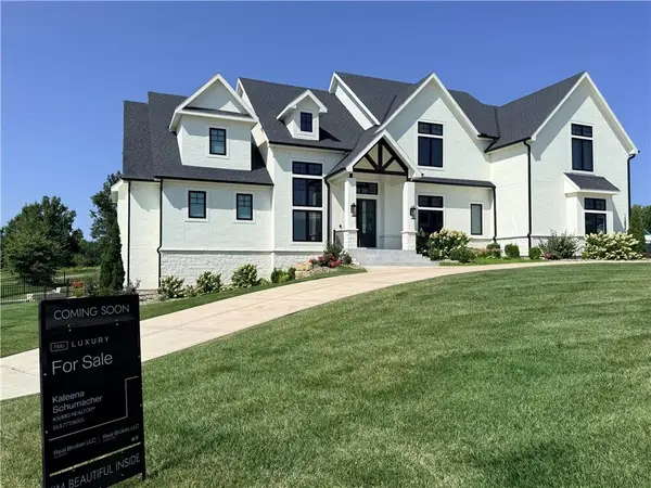 15820 Oakmont Street, Overland Park, KS 66221