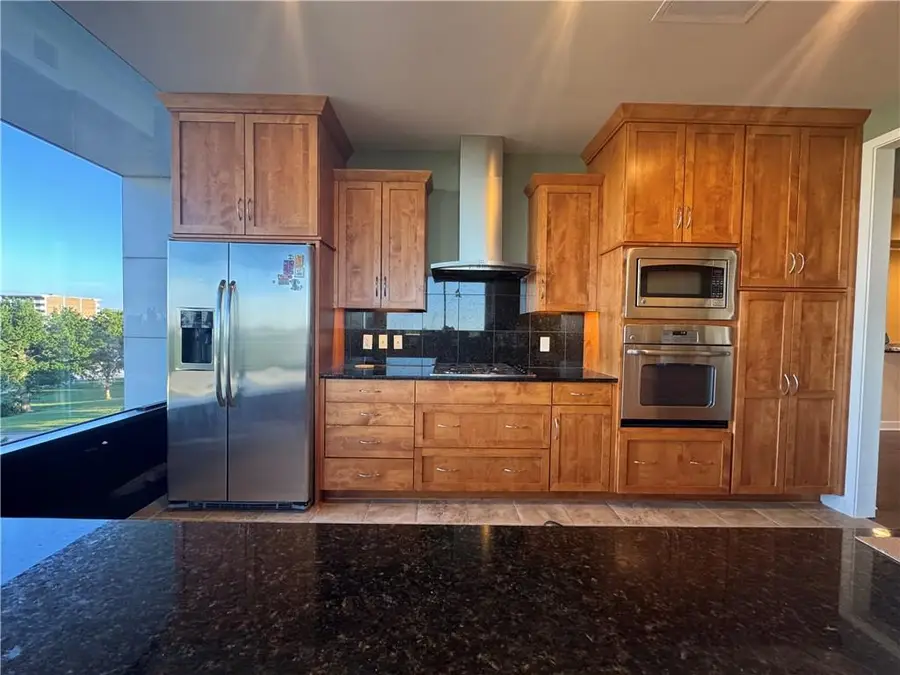 700 W 31st #304 Street #304, Kansas City, MO 64108 - #3
