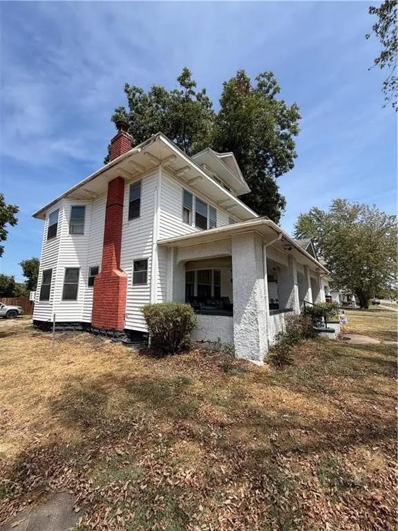416 W 3rd Street, Coffeyville, KS 67337 - #2