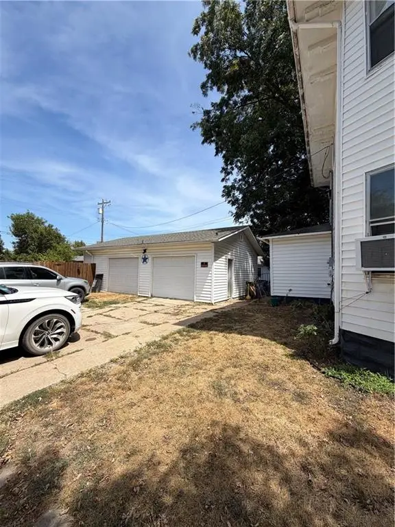 416 W 3rd Street, Coffeyville, KS 67337 - #3