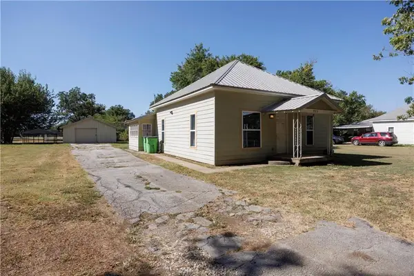 923 E 7th Street, Cherryvale, KS 67335