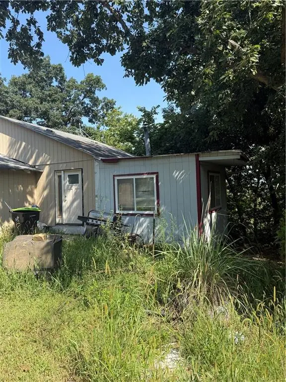8202 E Shady Tree Lane, Freeman, MO 64746
