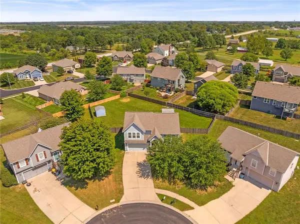19993 Falcon Ridge Drive, Spring Hill, KS 66083