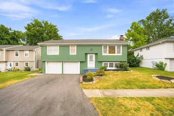 2100 E Taylor Drive, Olathe, KS 66062